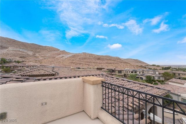 84 Olympia Chase Drive, Las Vegas, NV 89141