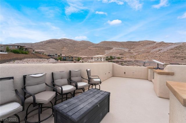 84 Olympia Chase Drive, Las Vegas, NV 89141