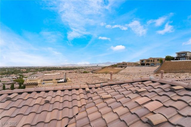 84 Olympia Chase Drive, Las Vegas, NV 89141