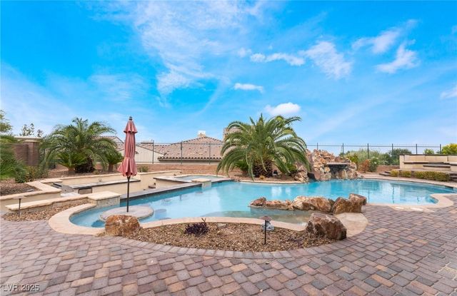 84 Olympia Chase Drive, Las Vegas, NV 89141