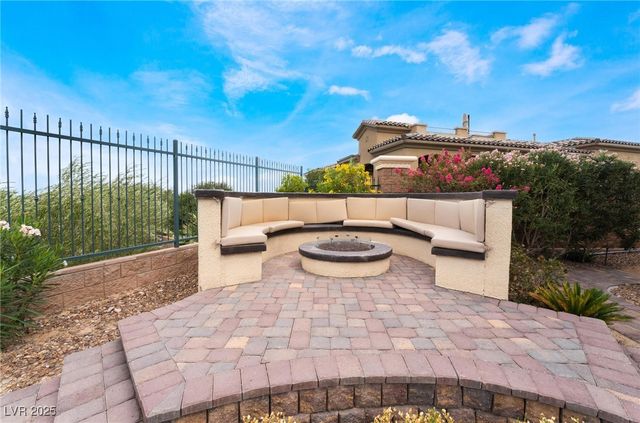 84 Olympia Chase Drive, Las Vegas, NV 89141