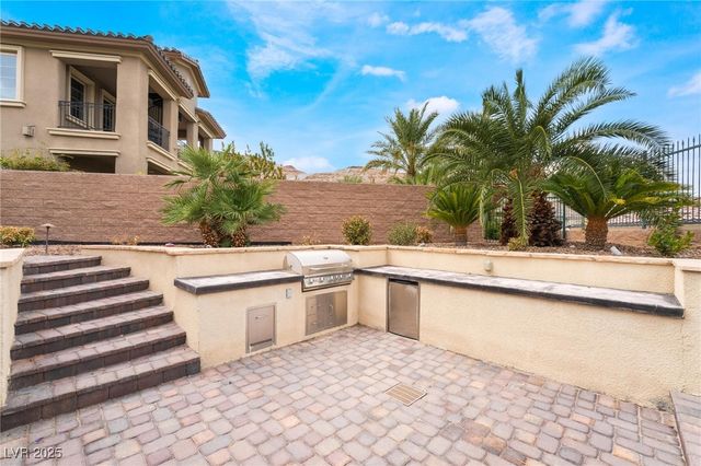 84 Olympia Chase Drive, Las Vegas, NV 89141