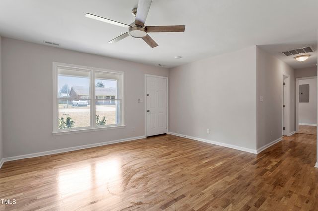 4332 Falls Drive, Hope Mills, NC 28348