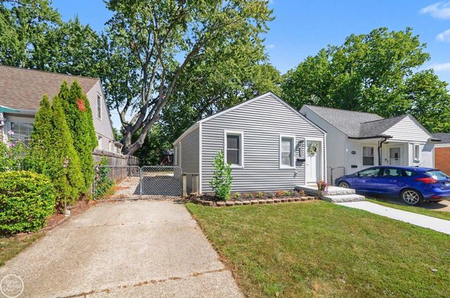 20925 Ridgemont Street, Harper Woods, MI 48225