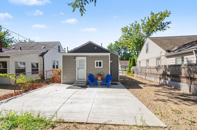 20925 Ridgemont Street, Harper Woods, MI 48225