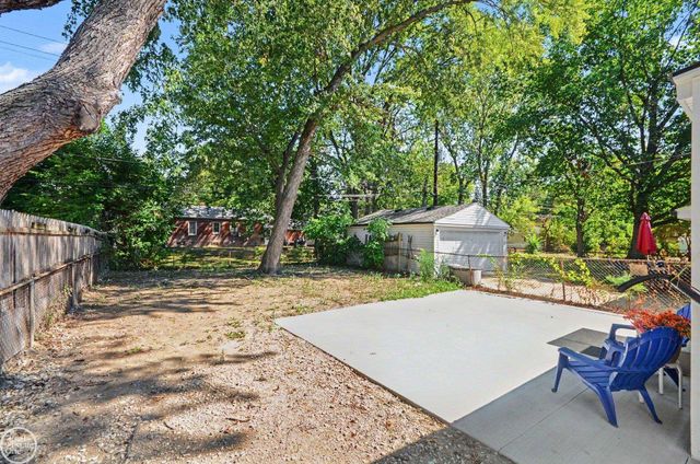 20925 Ridgemont Street, Harper Woods, MI 48225
