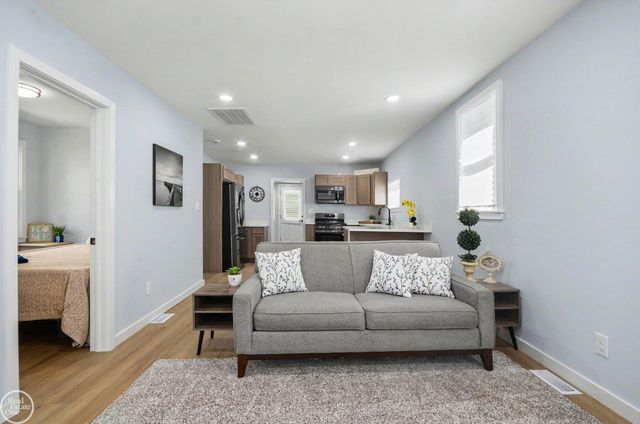 20925 Ridgemont Street, Harper Woods, MI 48225