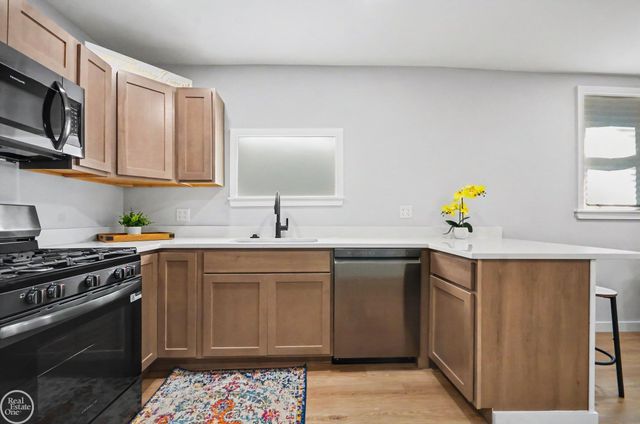 20925 Ridgemont Street, Harper Woods, MI 48225