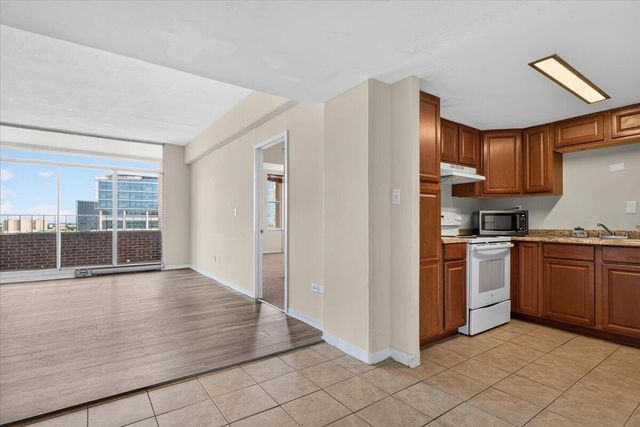 14 Lockwood Drive Apt 10i, Charleston, SC 29401