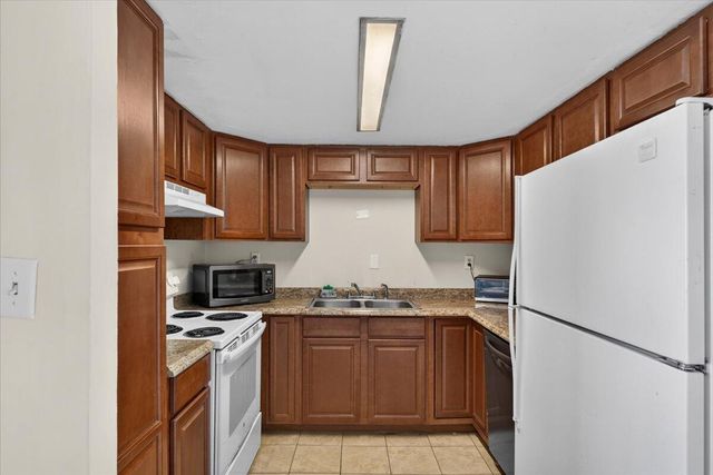 14 Lockwood Drive Apt 10i, Charleston, SC 29401