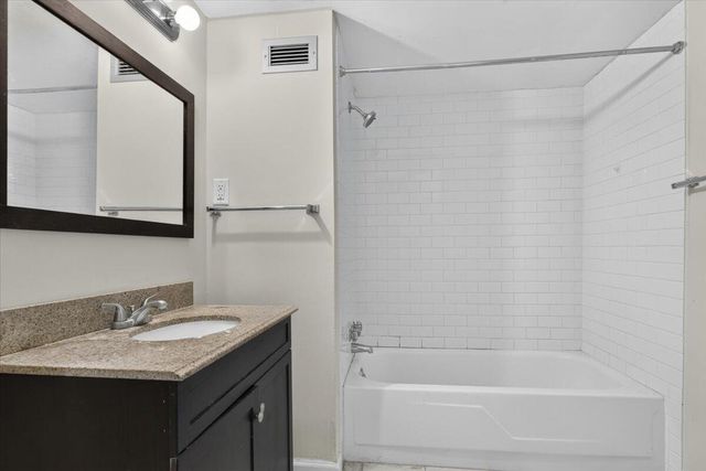 14 Lockwood Drive Apt 10i, Charleston, SC 29401