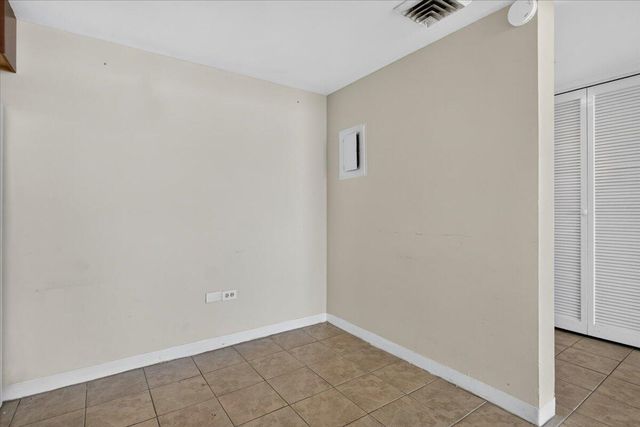 14 Lockwood Drive Apt 10i, Charleston, SC 29401