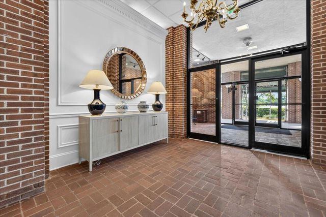 14 Lockwood Drive Apt 10i, Charleston, SC 29401