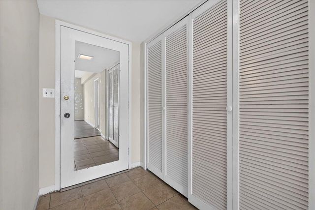 14 Lockwood Drive Apt 10i, Charleston, SC 29401