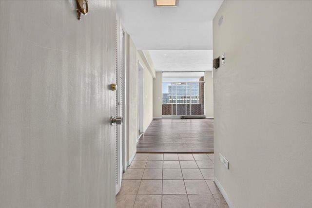 14 Lockwood Drive Apt 10i, Charleston, SC 29401