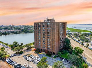 14 Lockwood Drive Apt 10i, Charleston, SC 29401