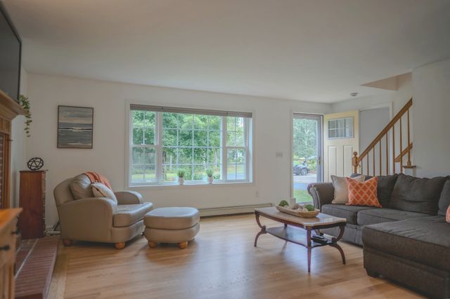 4 Kalmia Path, Sandwich, MA 02563
