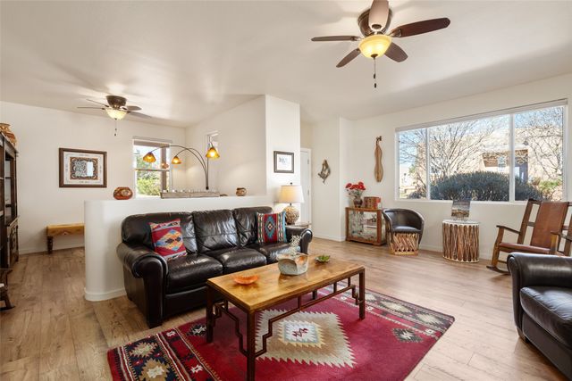 3 Julia Court, Santa Fe, NM 87508