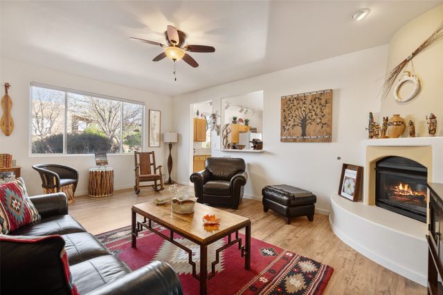 3 Julia Court, Santa Fe, NM 87508