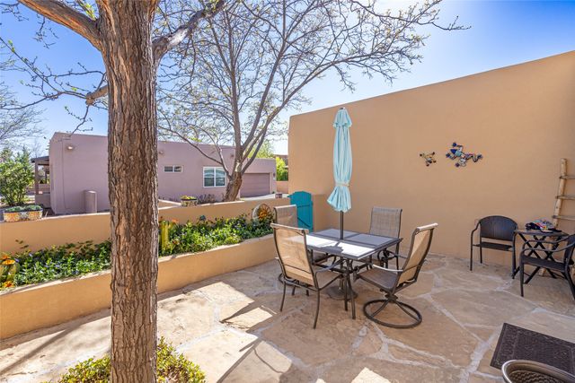3 Julia Court, Santa Fe, NM 87508