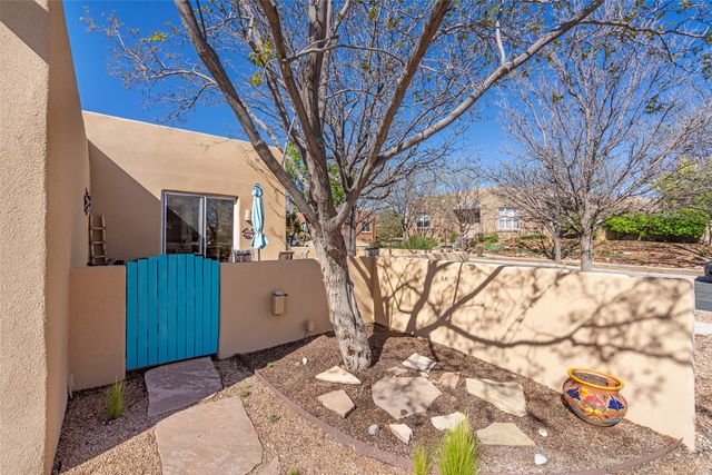 3 Julia Court, Santa Fe, NM 87508