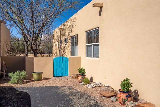 3 Julia Court, Santa Fe, NM 87508