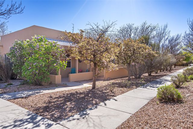 3 Julia Court, Santa Fe, NM 87508