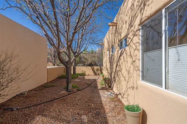3 Julia Court, Santa Fe, NM 87508