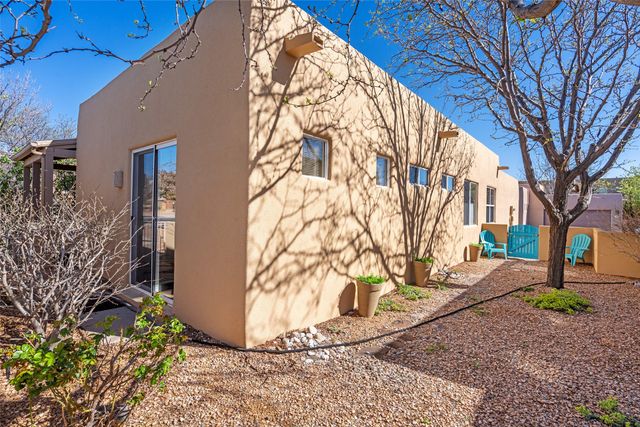3 Julia Court, Santa Fe, NM 87508