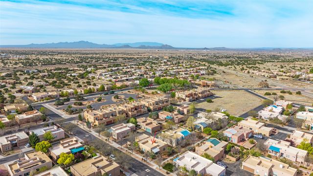 3 Julia Court, Santa Fe, NM 87508