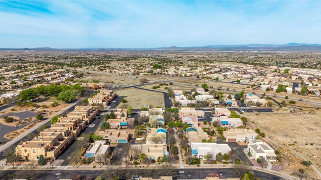 3 Julia Court, Santa Fe, NM 87508