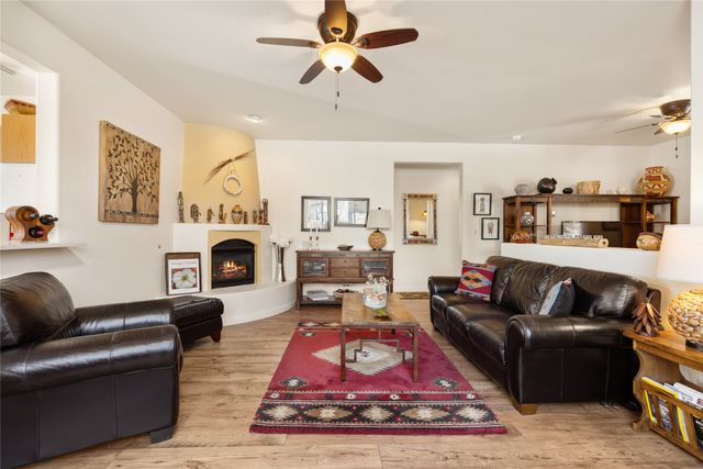 3 Julia Court, Santa Fe, NM 87508