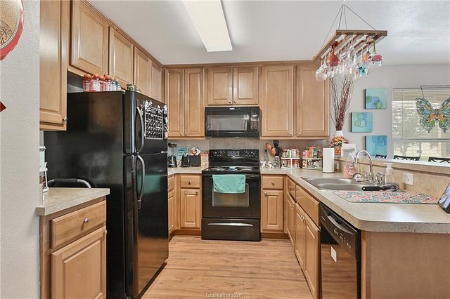 1803 South College Avenue, Bryan, TX 77801