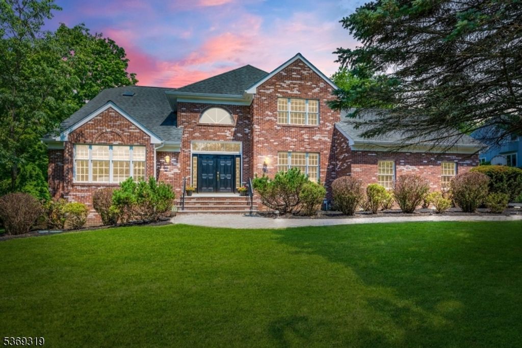 15 Stacey Ct, Long Hill Twp., NJ 07946