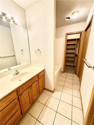 2203 E Cinnamon Way, Fayetteville, AR 72703