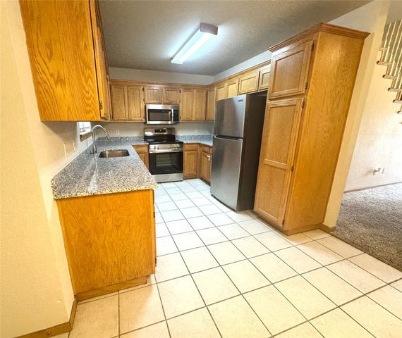 2203 E Cinnamon Way, Fayetteville, AR 72703