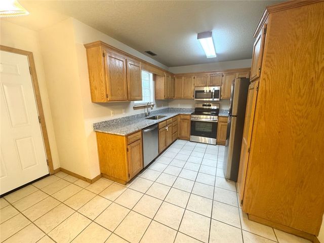 2203 E Cinnamon Way, Fayetteville, AR 72703