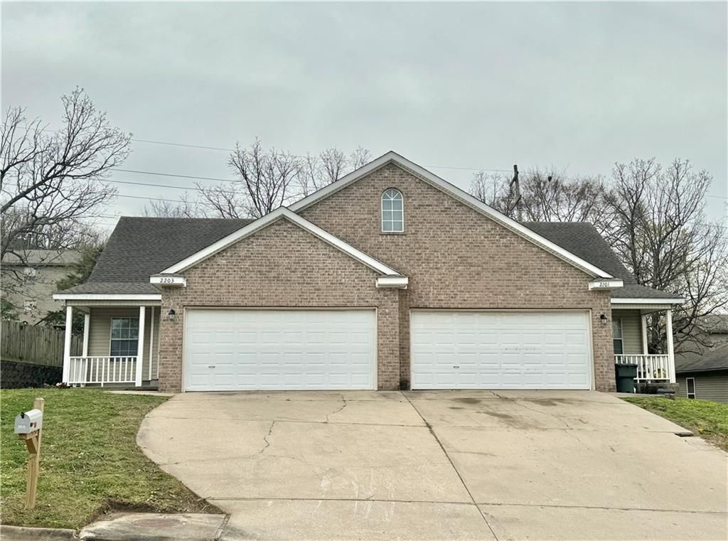 2203 E Cinnamon Way, Fayetteville, AR 72703