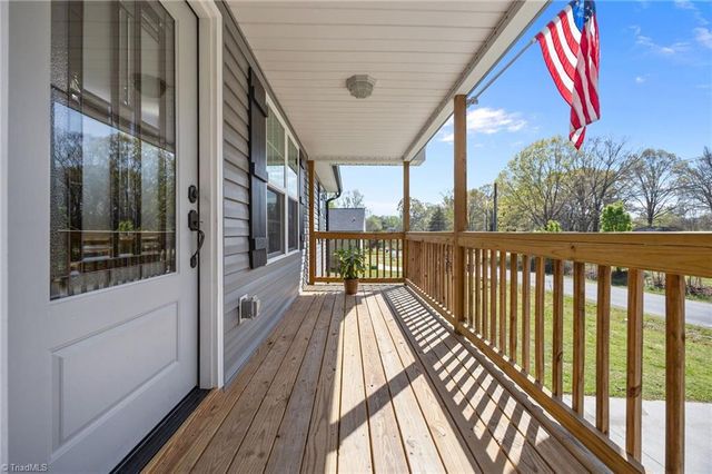 1822 Woodsway Drive, Thomasville, NC 27360