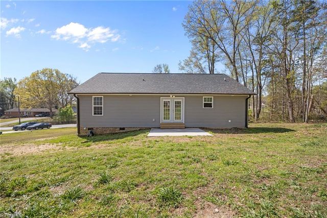 1822 Woodsway Drive, Thomasville, NC 27360