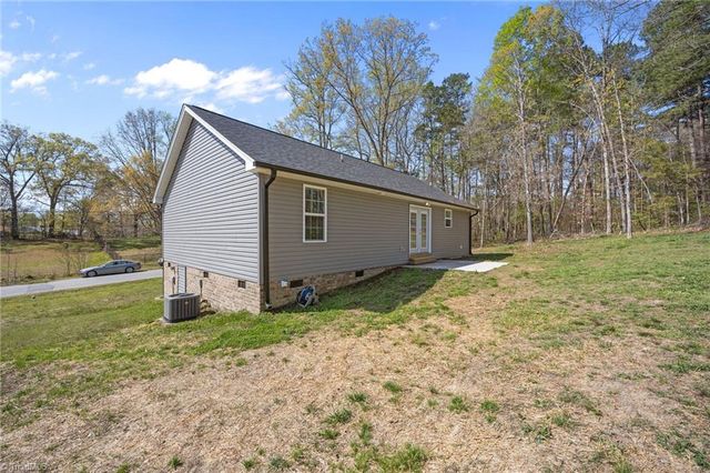 1822 Woodsway Drive, Thomasville, NC 27360