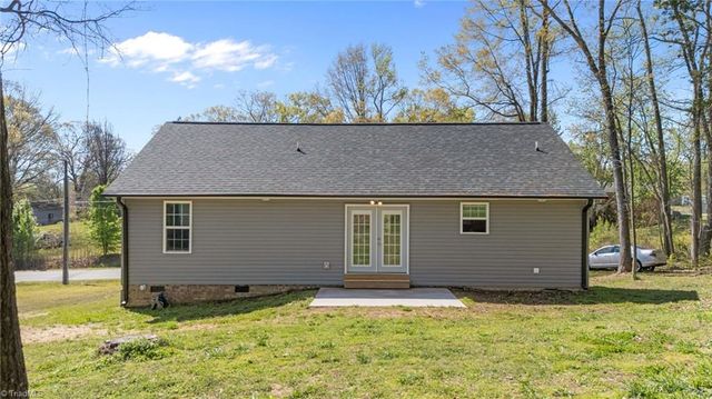 1822 Woodsway Drive, Thomasville, NC 27360