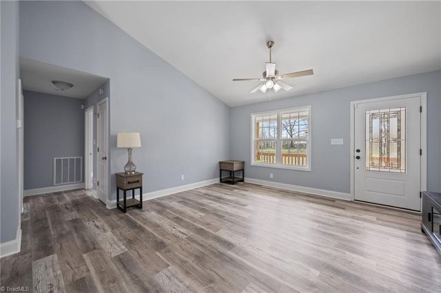 1822 Woodsway Drive, Thomasville, NC 27360