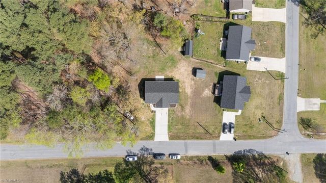 1822 Woodsway Drive, Thomasville, NC 27360