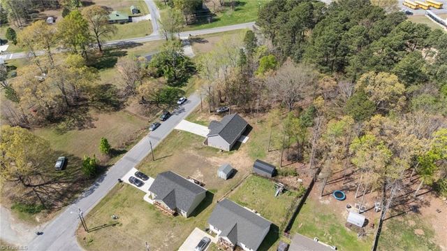 1822 Woodsway Drive, Thomasville, NC 27360