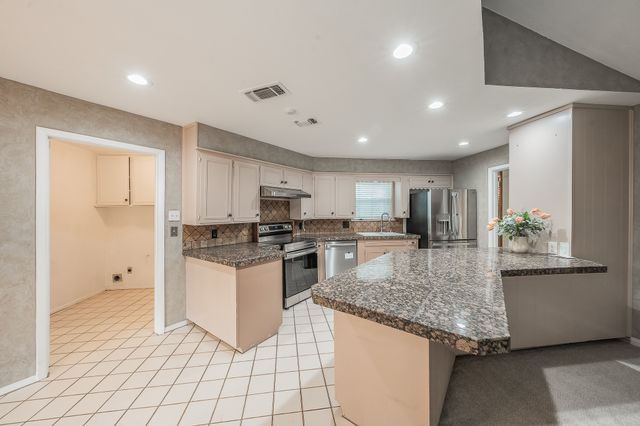 1633 Martha Drive, Bedford, TX 76022