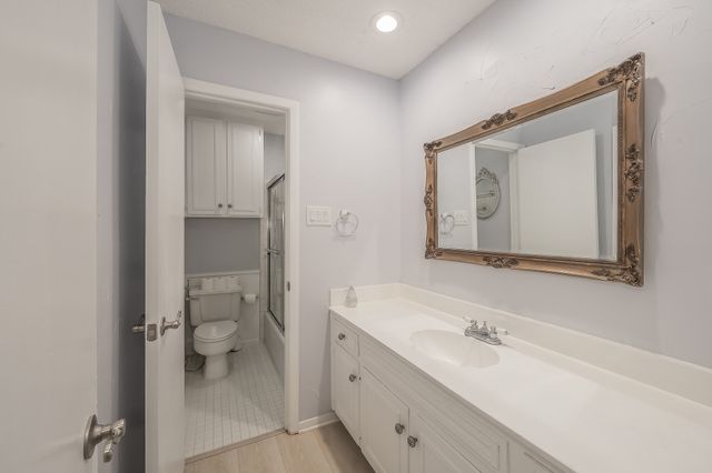 1633 Martha Drive, Bedford, TX 76022