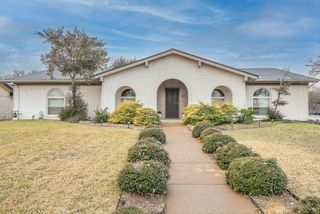 1633 Martha Drive, Bedford, TX 76022