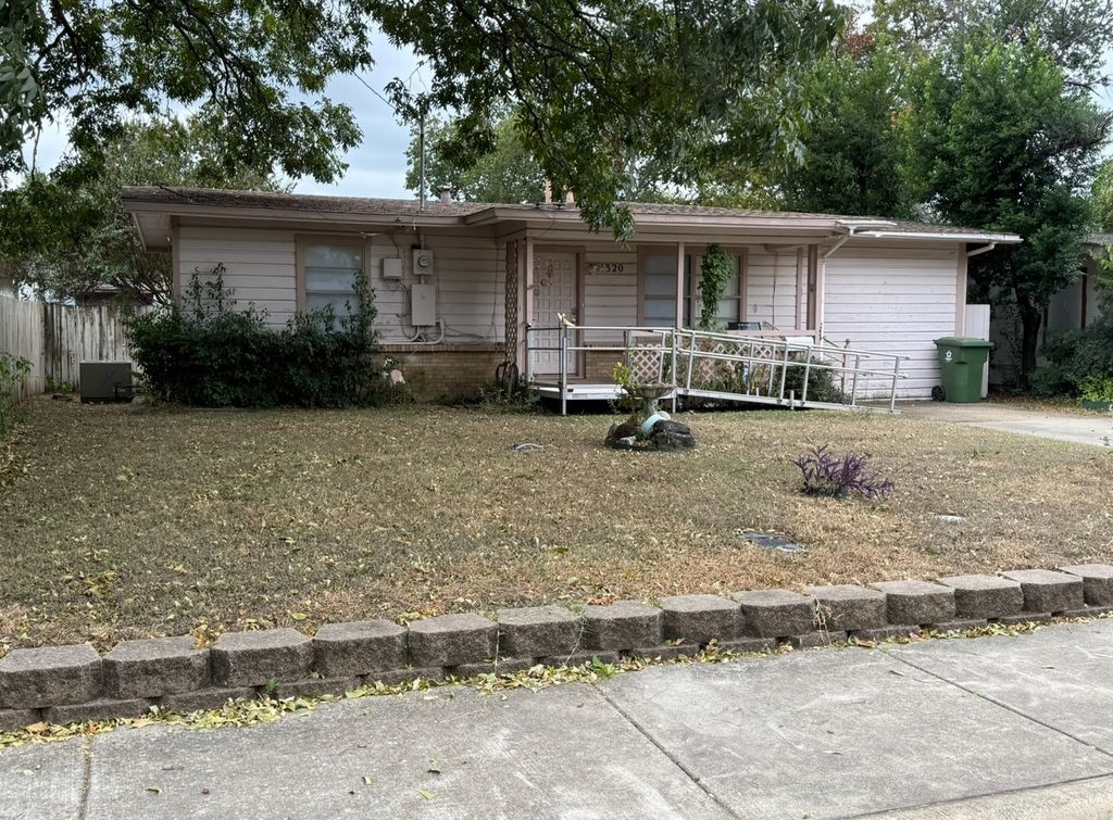 1320 E 15TH Street, Irving, TX 75060