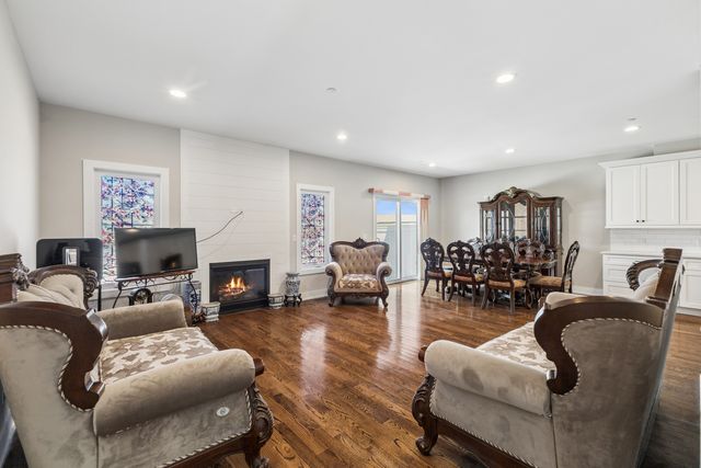 8166 W 87th Street 8166, Hickory Hills, IL 60457